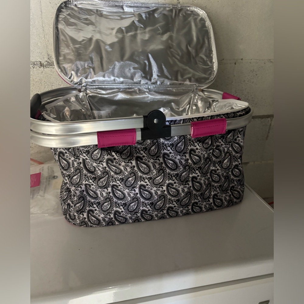 Pampered Chef Black-and-White Paisley Insulated Market Basket with Pink Accents